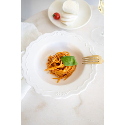 Bronze-drawn linguine with Sorrento-style tomato sauce with basil
