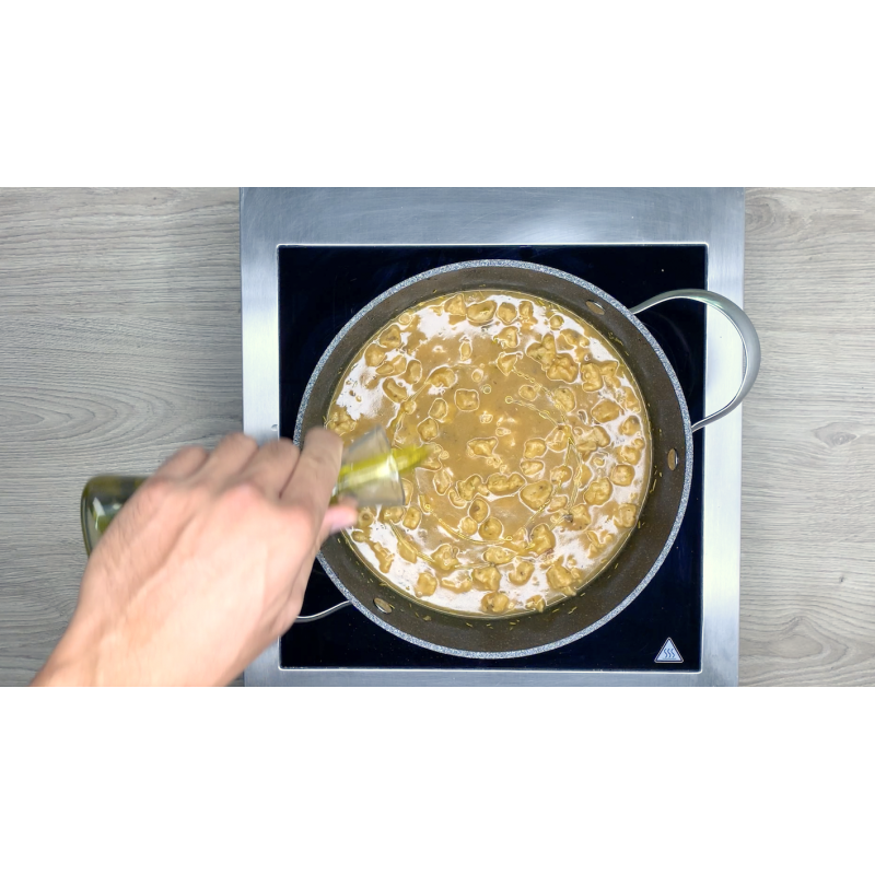 Vegan goulash with porcini mushrooms & mashed potatoes
