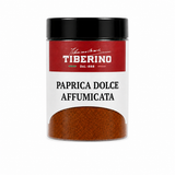 Barattolo trasparente Tiberino 1888 di paprika dolce affumicata su sfondo bianco