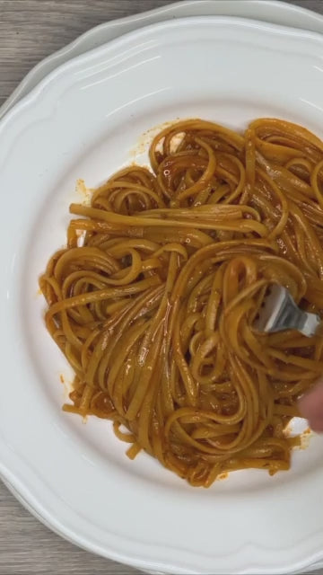 "Linguine alla Puttanesca" - Pâtes tréfilées au bronze aux tomates, câpres et olives