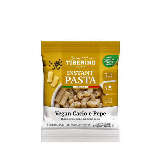 Confezione gialla e bianca di pasta istantanea Tiberino 1888 Vegan Cacio e Pepe, 65g, con pasta cotta e pepe nero.