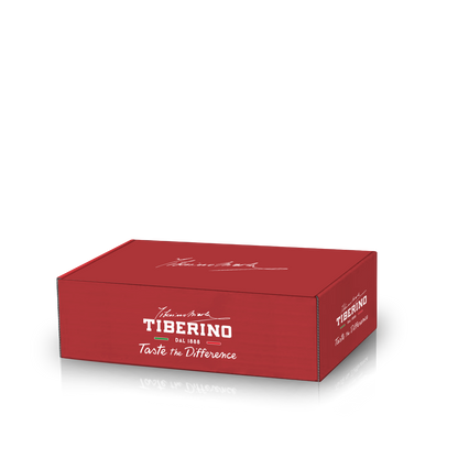 Scatola regalo rettangolare rossa opaca con logo bianco Tiberino 1888 e scritta "Taste the Difference".